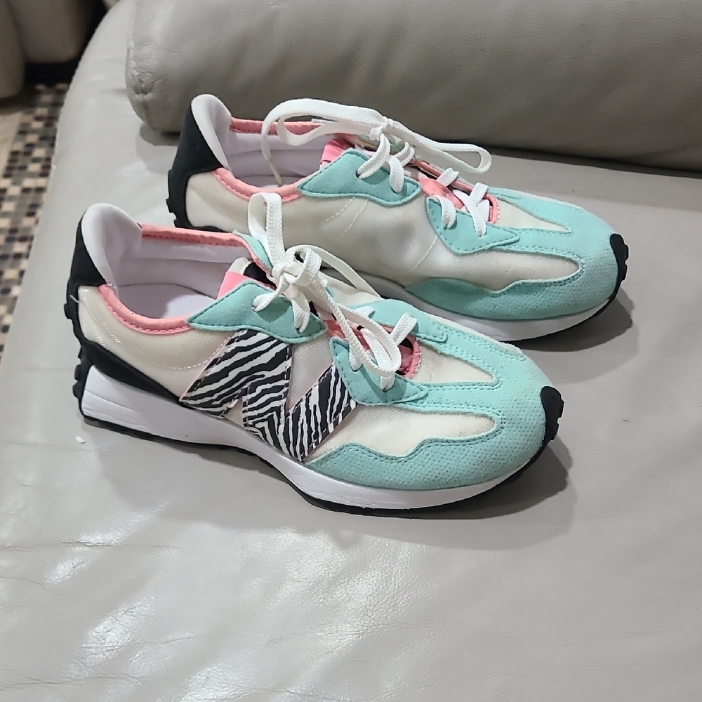 New Balance Aqua and Coral Sneakers - Picture 6 of 7
